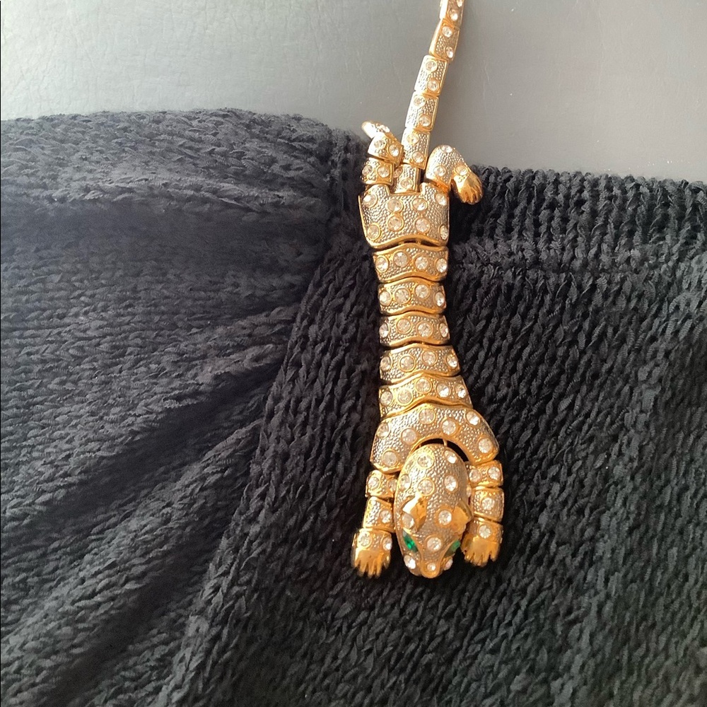 Vintage Tiger shoulder rhinestone Pin Brooch